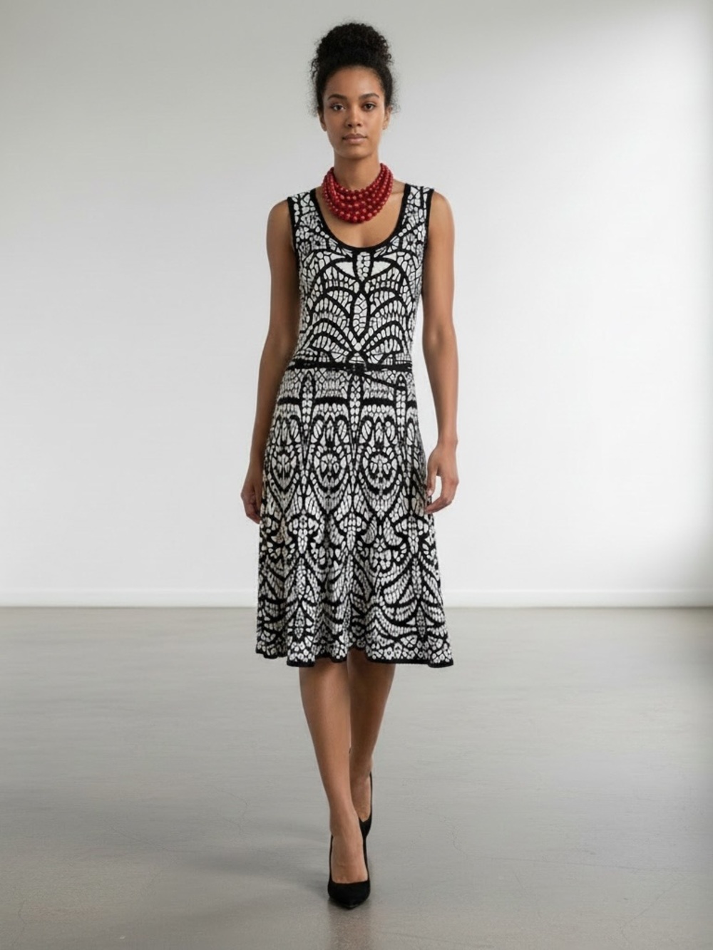 Carmen Marc Valvo Black and White Print Knit Sleeveless Belted Dress Size L